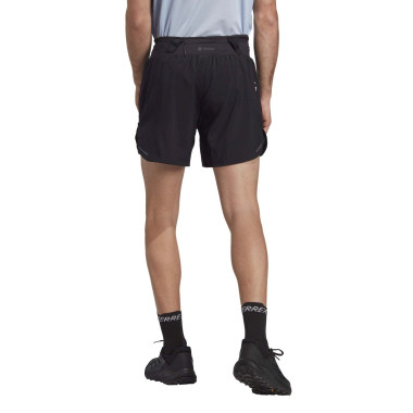 ADIDAS TERREX AGR SHORT TRASERA MODELO, ARISTARUN