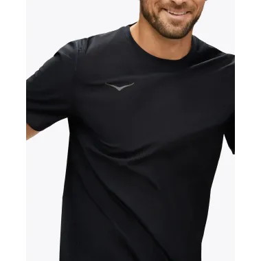 HOKA AIROLITE CAMISETA MANGA CORTA HOMBRE NEGRO FRONTAL,ARISTARUN