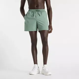 NEW BALANCE PANTALÓN CORTO SPORT ESSENTIALS VERDE HOMBRE PORTADA,ARISTARUN