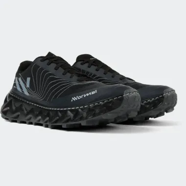 NNORMAL TOMIR 2.0 BLACK ZAPÀTILLAS TRAIL RUNNING UNISEX VISTA PAREJA,ARISTARUN