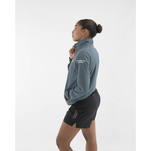 PIMIENTO NEGRO CORTAVIENTOS AZUL OSCURO UNISEX VISTA LATERAL MUJER,ARISTARUN