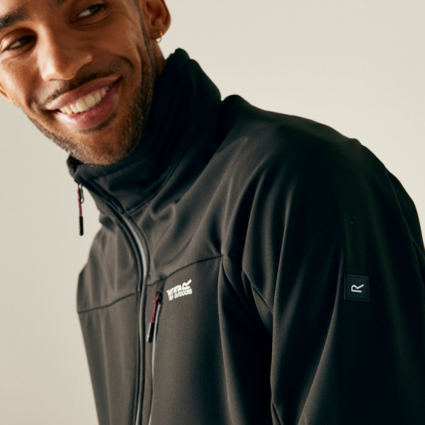 REGATTA MOUTDALE NEGRO SOFTSHELL HOMBRE VISTA LATERAL,ARISTARUN