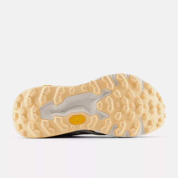 NEW BALANCE FRESH FOAM X HIERRO v9 BLANCO BEIGE ZAPATILLAS TRAIL MUJER SUELA