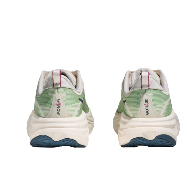 HOKA SKYFLOW BLANCO VERDE ZAPATILLAS RUNNING MUJER TRASERA PAREJA, ARISTARUN