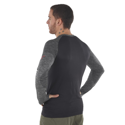 PIMIENTO NEGRO CAMISETA TERMORREGULADORA NEGRA GRIS VISTA TRSASERA PERFIL HOMBRE, ARISTARUN