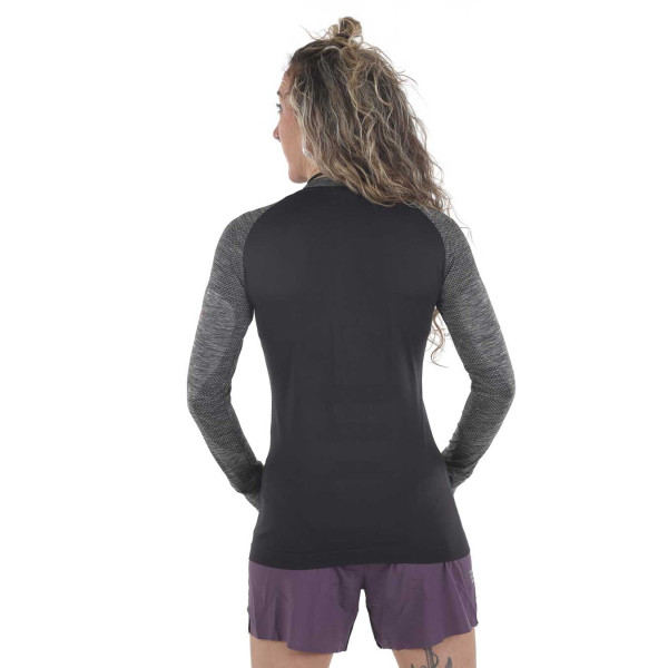 PIMIENTO NEGRO CAMISETA TERMORREGULADORA NEGRA GRIS VISTA TRSASERA MUJER, ARISTARUN