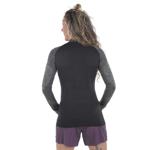 PIMIENTO NEGRO CAMISETA TERMORREGULADORA NEGRA GRIS VISTA TRSASERA MUJER, ARISTARUN
