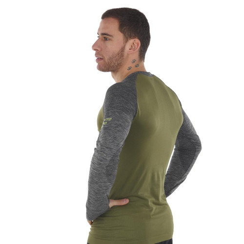 PIMIENTO NEGRO CAMISETA TERMORREGULADORA VERDE GRIS UNISEX VISTA PERFIL TRASERA, ARISTARUN