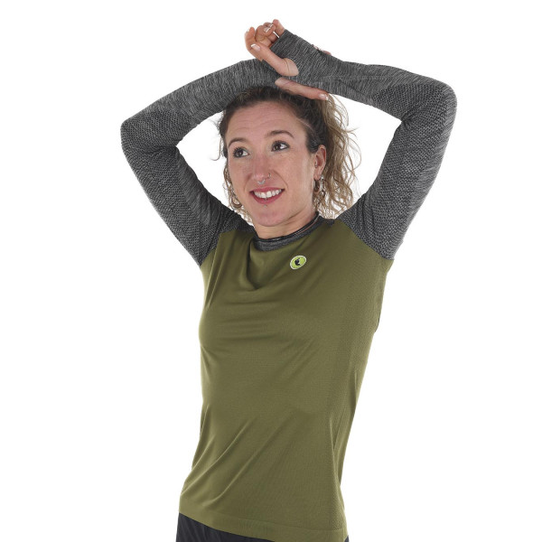 PIMIENTO NEGRO CAMISETA TERMORREGULADORA VERDE GRIS UNISEX VISTA PERFIL, ARISTARUN