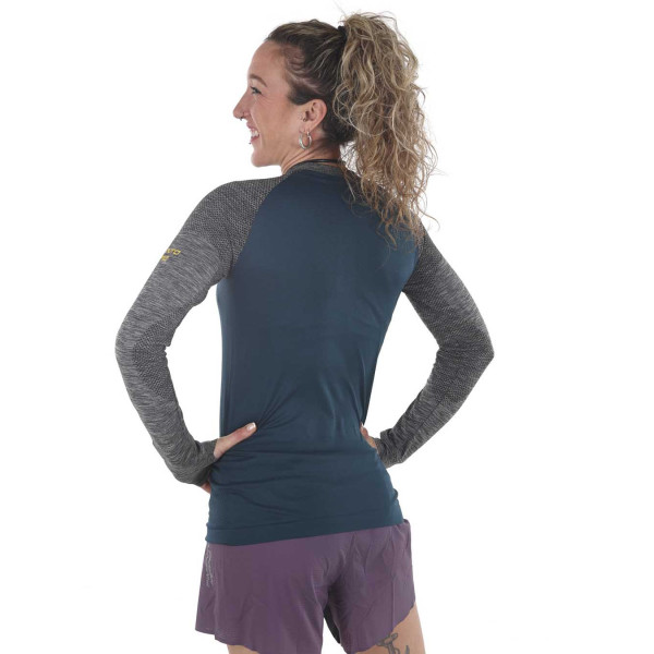 PIMIENTO NEGRO CAMISETA TERMORREGULADORA AZUL OSCURO VISTA PERFIL TRASERA, ARISTARUN