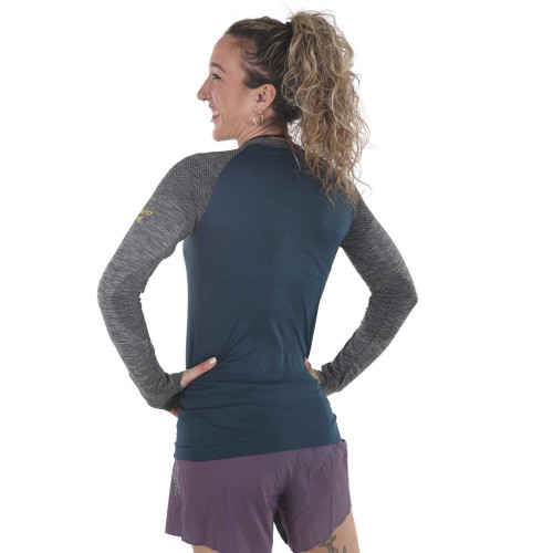 PIMIENTO NEGRO CAMISETA TERMORREGULADORA AZUL OSCURO VISTA PERFIL TRASERA, ARISTARUN