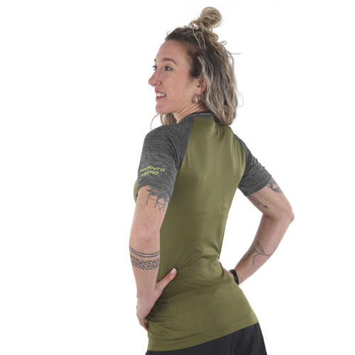 PIMIENTO NEGRO CAMSIETA TERMORREGULADORA VERDE MANGA CORTA UNISEX VISTA LATERAL,ARISTARUN