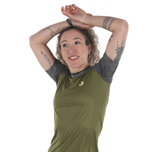 PIMIENTO NEGRO CAMSIETA TERMORREGULADORA VERDE MANGA CORTA UNISEX VISTA FRONTAL,ARISTARUN