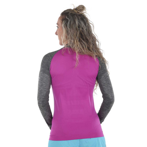 PIMIENTO NEGRO CAMISETA TERMORREGULADORA MORADO GRIS VISTA TRASERA MUJER, ARISTARUN