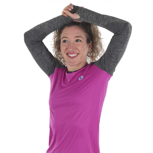 PIMIENTO NEGRO CAMISETA TERMORREGULADORA MORADO GRIS VISTA PERFIL MUJER, ARISTARUN