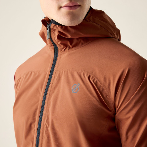 DARE2B ULTRALITE MARRON CHAQUETA IMPERMEABLE HOMBRE FRONTAL, ARISTARUN