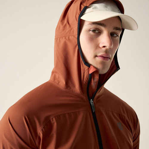 DARE2B ULTRALITE MARRON CHAQUETA IMPERMEABLE HOMBRE CAPUCHA, ARISTARUN