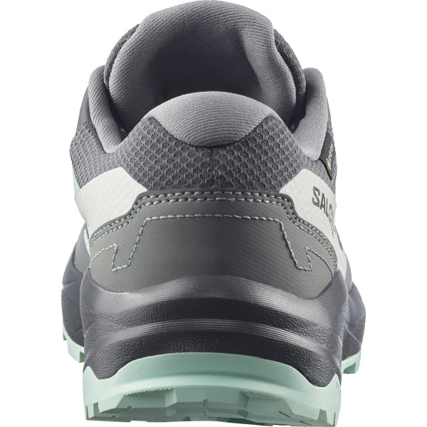 SALOMON OUTSCAPE GTX W GRIS CELESTE ZAPATILLAS TREKKING VISTA TRASERA, ARISTARUN