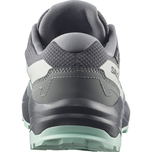 SALOMON OUTSCAPE GTX W GRIS CELESTE ZAPATILLAS TREKKING VISTA TRASERA, ARISTARUN