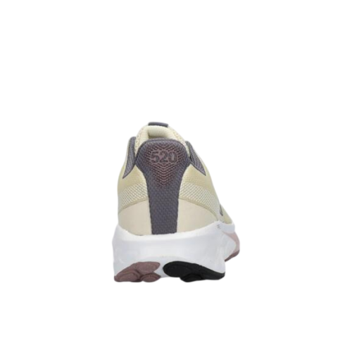 NEW BALANCE FRESH FOAM 520 BEIGE ZAPATILLAS RUNNING MUJER VISTA TRASERA, ARISTARUN