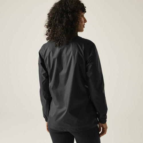 REGATTA CORINNE IV NEGRO CHAQUETA IMPERMEABLE VISTA ESPALDA, ARISTARUN