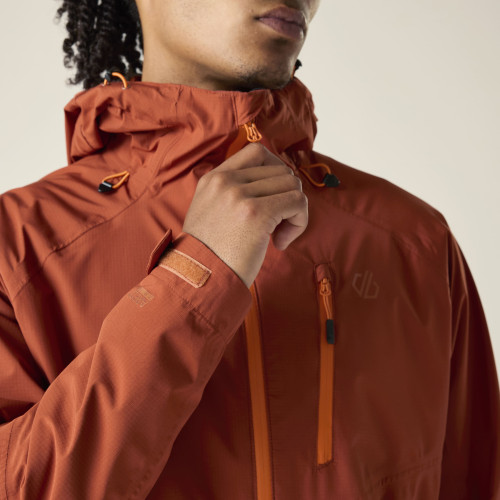 DARE 2B  TORREK BREATHE OUT HOMBRE NARANJA CHAQUETA IMPERMEABLE VISTA PERFIL CREMALLERAS, ARISTARUN