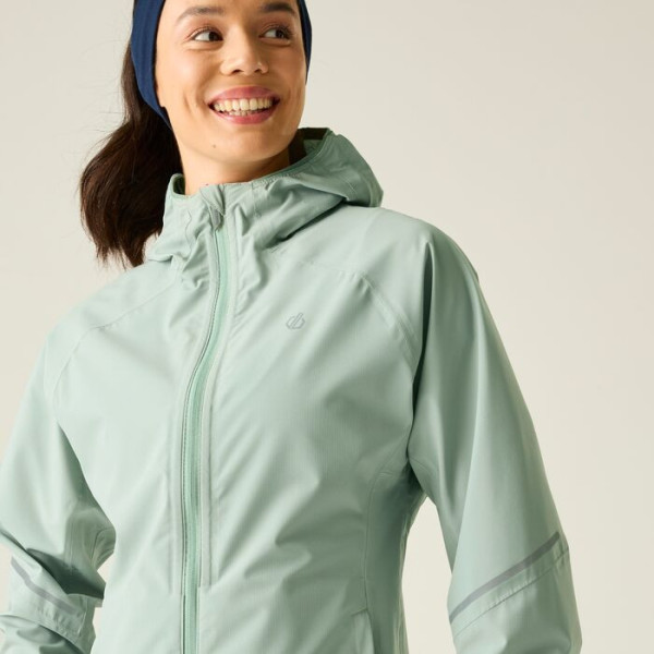 DARE2B ULTRALITE W VERDE GLACIAR CHAQUETA IMPERMEABLE MUJER MODELO FRONTAL2, ARISTARUN