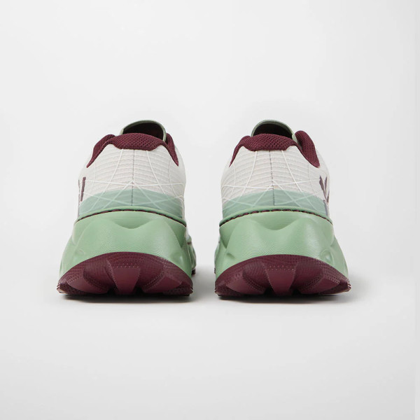 NNORMAL TOMIR 2.0 VERDE BLANCA ZAPATILLAS TRAIL RUNNING UNISEX VISTA TRASERA,ARISTARUN