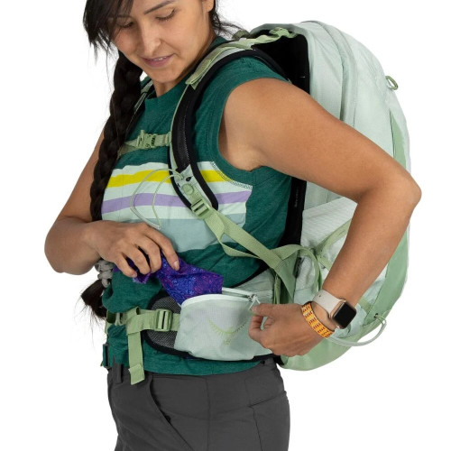 OSPREY TEMPEST 22 VERDE MENTA MOCHILA SENDERISMO VISTA LATERAL BOLSILLO PUESTA, ARISTARUN