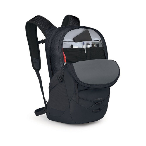 OSPREY QUASAR 26L NEGRO MOCHILA TREKKING VISTA PERFIL BOLSILLO ABIERTO, ARISTARUN