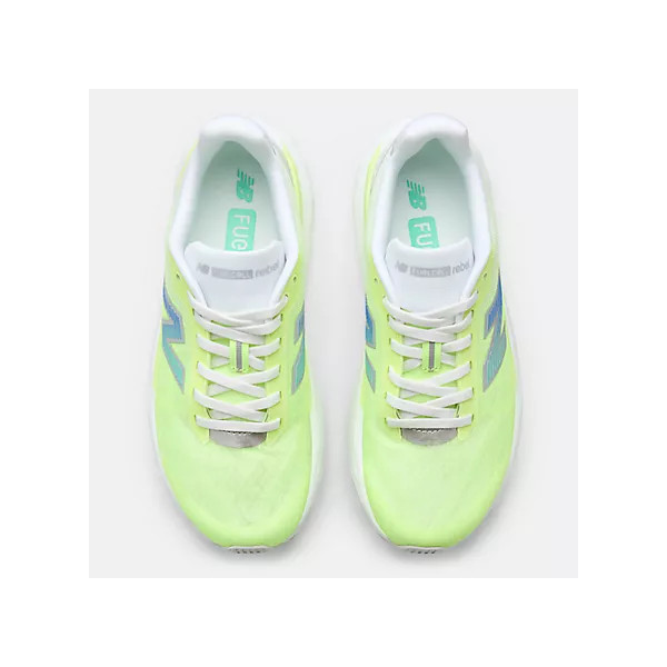 NEW BALANCE FUELCELL REBEL v5 BLANCO AMARILLO ZAPATILLAS RUNNING MUJER VISTA PAREJA, ARISTARUN