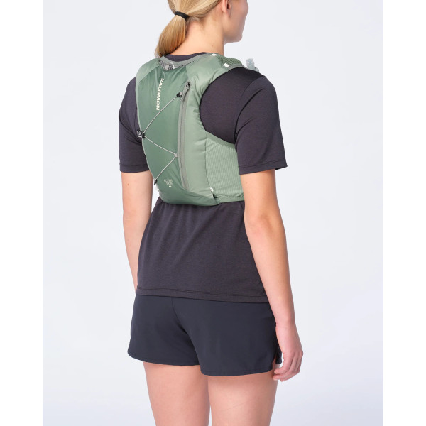 SALOMON ACTIVE SKIN 4 SET VERDE CHALECO HIDRATACIÓN VISTA TRASERA PUESTA, ARISTARUN