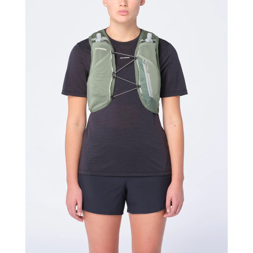 SALOMON ACTIVE SKIN 4 SET VERDE CHALECO HIDRATACIÓN VISTA DELANTERA PUESTA, ARISTARUN