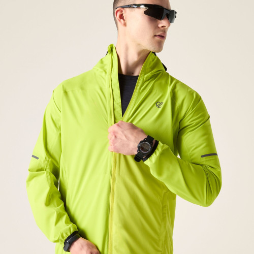 DARE2B ULTRALITE  VERDE LIMA CHAQUETA IMPERMEABLE HOMBRE VISTA FRONTAL AMPLIADA, ARISTARUN