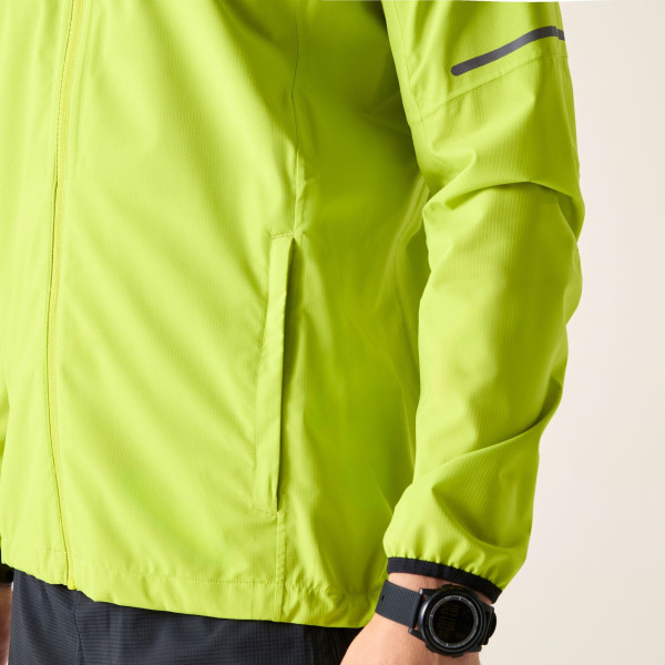 DARE2B ULTRALITE  VERDE LIMA CHAQUETA IMPERMEABLE HOMBRE VISTA BOLSILLO, ARISTARUN