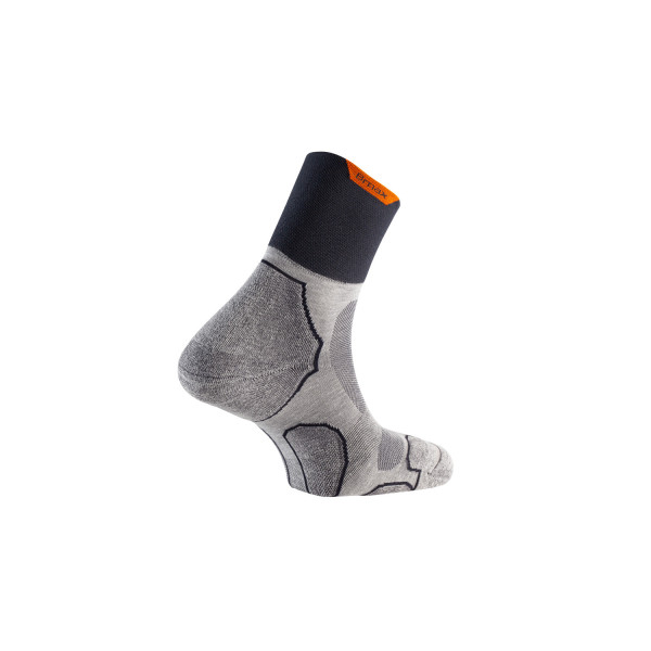 LURBEL DESAFÍO FOUR GRIS NARANJA CALCETINES TRAIL RUNNING VISTA TRASERA, ARISTARUN