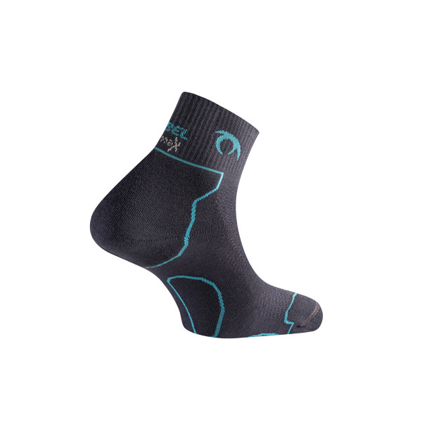 LURBEL TIERRA THREE GRIS OCURO AZUL CALCETINES TRAIL RUNNING VISTA TRASERA, ARISTARUN