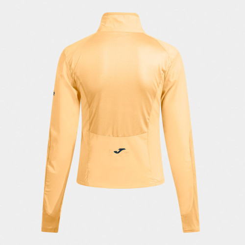 JOMA R-TRAIL NATURE MOSTAZA CORTAVIENTOS MUJER VISTA TRASERA, ARISTARUN