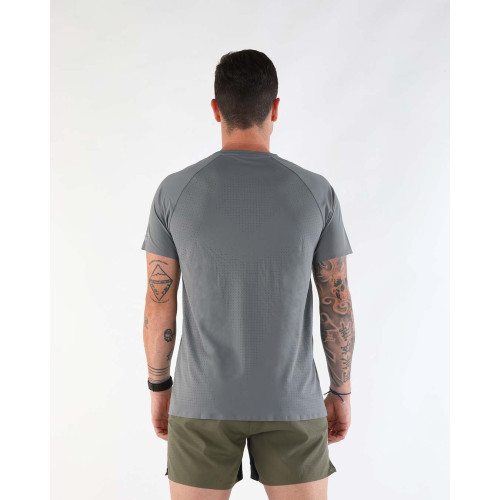 CAMISETA TÉCNICA RUNNING CINZA HOMEM PIMENTA PRETA