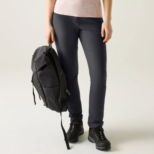 REGATTA HIGHTON II GRIS OSCURO PANTALONES TREKKING MUJER VISTA FRONTAL 3, ARISTARUN