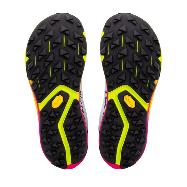 ALTRA EXPERIENCE WILD 3+ BLANCO ROSA ZAPATILLA TRAIL MUJER VISTA SUELA PAREJA, ARISTARUN