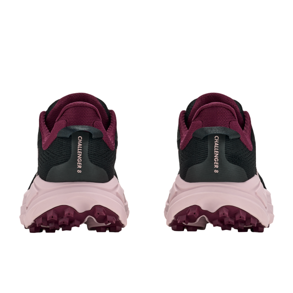 HOKA CHALLENGER 8 NEGRO ROSA ZAPATILLA MIXTA MUJER VISTA PAREJA TALÓN, ARISTARUN