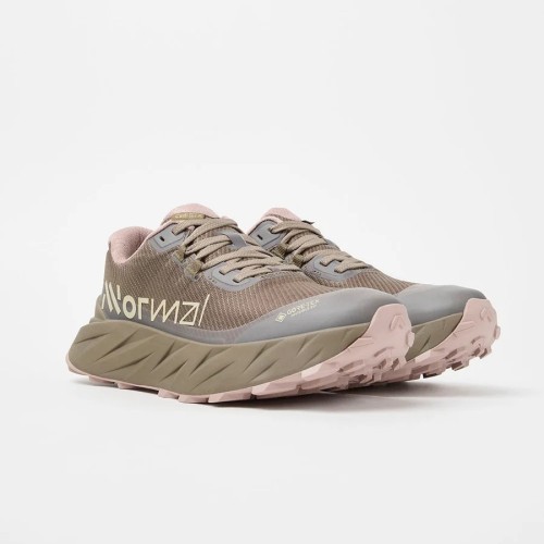 NNORMAL CADÍ GTX BROWN ZAPATILLAS TRAIL MUJER VISTA LATERAL PAREJA, ARISTARUN