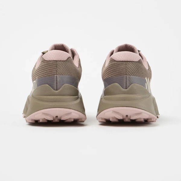 NNORMAL CADÍ GTX BROWN ZAPATILLAS TRAIL MUJER VISTA TRASERA, ARISTARUN