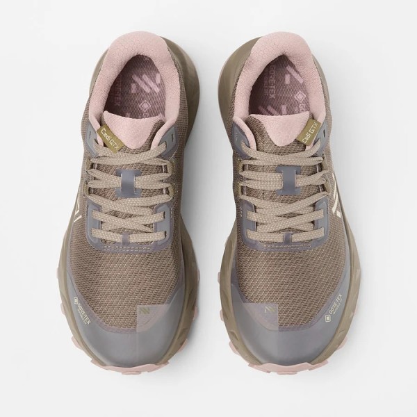NNORMAL CADÍ GTX BROWN ZAPATILLAS TRAIL MUJER VISTA SUPERIOR PAREJA, ARISTARUN