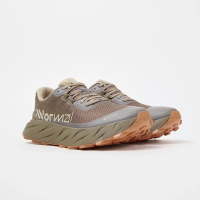 NNORMAL CADÍ GTX BROWN ZAPATILLAS TRAIL HOMBRE VISTA LATERAL, ARISTARUN 2