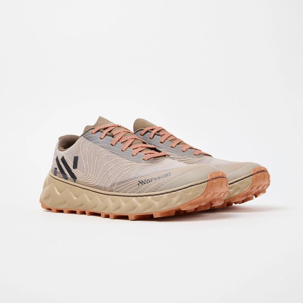 NNORMAL TOMIR 2.0 BROWN ZAPATILLAS TRAIL UNISEX VISTA LATERAL,ARISTARUN
