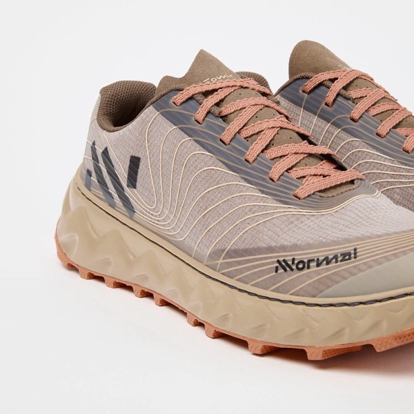 NNORMAL TOMIR 2.0 BROWN ZAPATILLAS TRAIL UNISEX,ARISTARUN