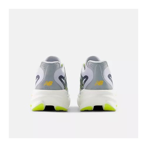 NEW BALANCE SUPERCOMP REBEL GRIS VERDE ZAPATILLAS RUNNING HOMBRE VISTA TRASERA, ARISTARUN