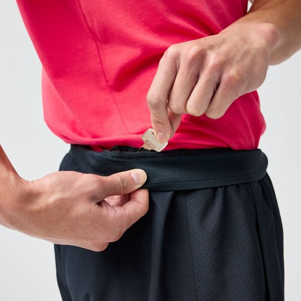 BROOKS DASH SHORT NEGRO PANTALONES CORTOS HOMBRE VISTA BOLSILLO, ARISTARUN